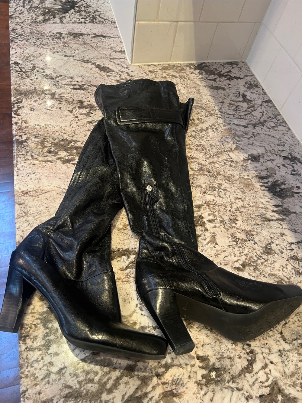 Shoes - Picture 6 of 7